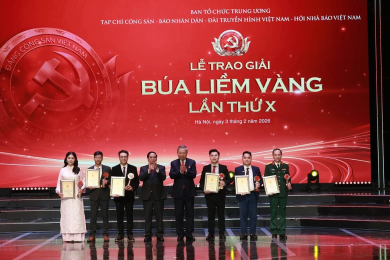 Tuyên dương Bí thư Chi bộ xuất sắc và trao Giải Búa liềm vàng lần thứ X- Ảnh 2. Tuyên dương Bí thư Chi bộ xuất sắc và trao Giải Búa liềm vàng lần thứ X- Ảnh 2.