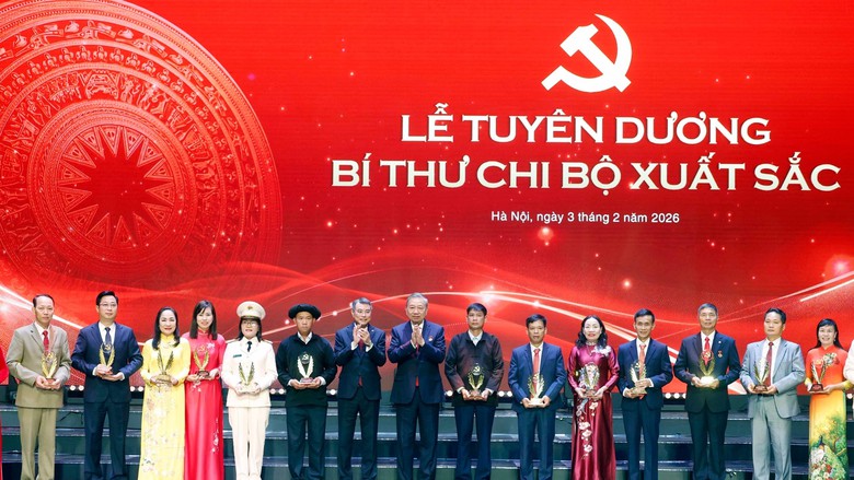 Phát biểu của Tổng Bí thư tại Lễ tuyên dương Bí thư chi bộ và trao giải Búa liềm vàng- Ảnh 2. Phát biểu của Tổng Bí thư tại Lễ tuyên dương Bí thư chi bộ và trao giải Búa liềm vàng- Ảnh 2.