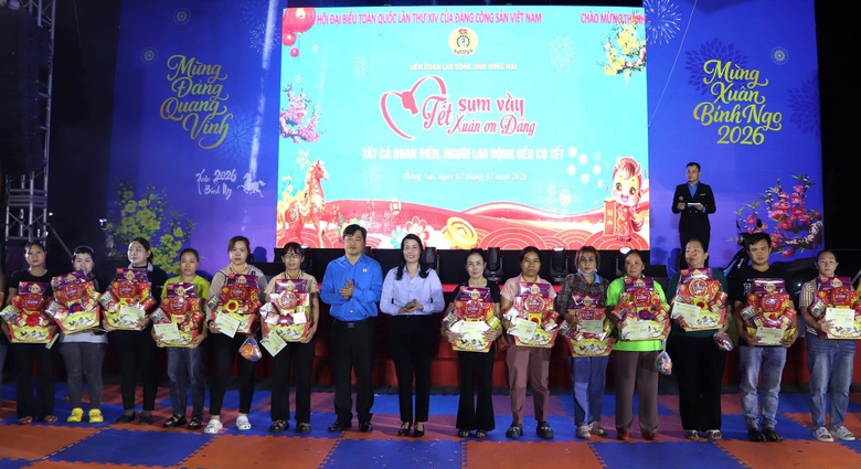 H&agrave;ng ng&agrave;n phần qu&agrave; Tết đến tay c&ocirc;ng nh&acirc;n, người ngh&egrave;o Đồng Nai- Ảnh 5.