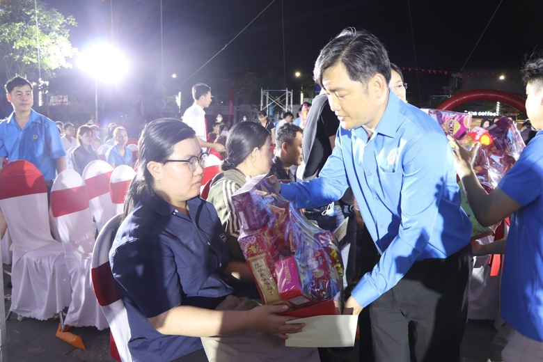 H&agrave;ng ng&agrave;n phần qu&agrave; Tết đến tay c&ocirc;ng nh&acirc;n, người ngh&egrave;o Đồng Nai- Ảnh 4.