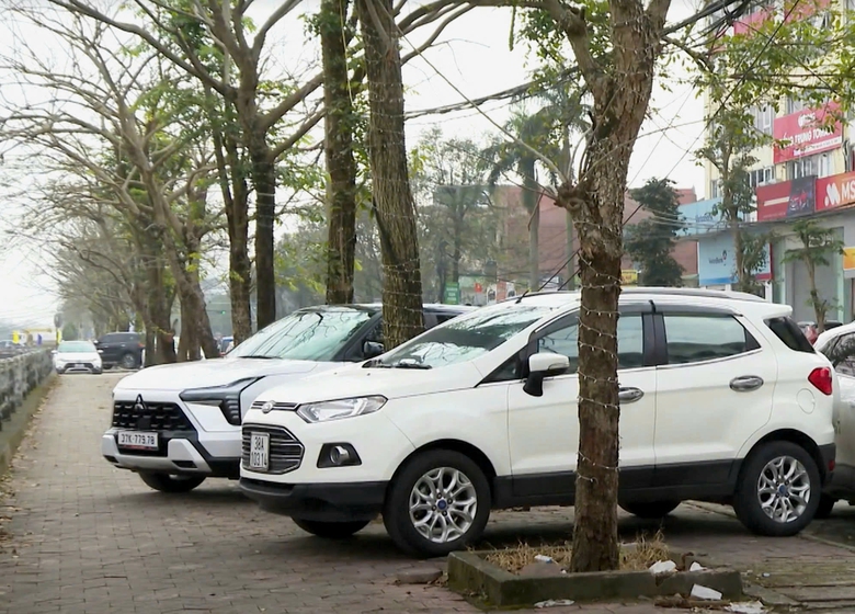 Nghệ An sẽ xử l&yacute; nghi&ecirc;m vi phạm chiếm dụng vỉa h&egrave; l&agrave;m nơi đỗ xe- Ảnh 2.
