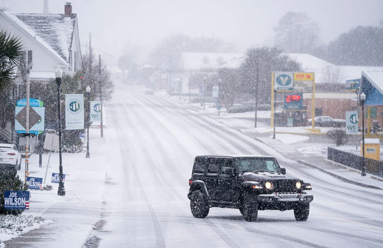 Mỹ: Nhiều trường phải cho học sinh nghỉ tuần thứ 2 li&ecirc;n tiếp do b&atilde;o tuyết- Ảnh 1.