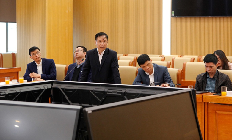 Đại diện trường Cao đẳng Giao th&ocirc;ng vận tải Trung ương 1 đ&oacute;ng g&oacute;p &yacute; kiến tại hội nghị.