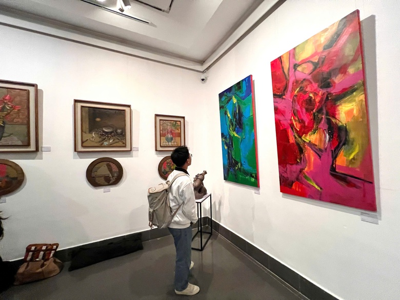 Khi hội họa "đánh thức" sắc Xuân- Ảnh 7. Khi hội họa "đánh thức" sắc Xuân- Ảnh 7.