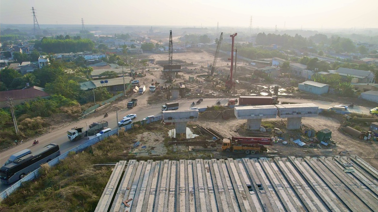 Dốc lực thi c&ocirc;ng n&uacute;t giao QL51 nối cao tốc Bến Lức - Long Th&agrave;nh v&agrave; Bi&ecirc;n H&ograve;a - Vũng T&agrave;u- Ảnh 3.