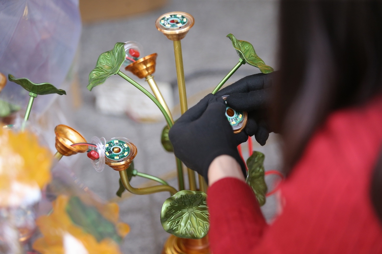 Nhộn nhịp chợ đồ trang tr&iacute; Tết lớn nhất xứ Nghệ- Ảnh 5.