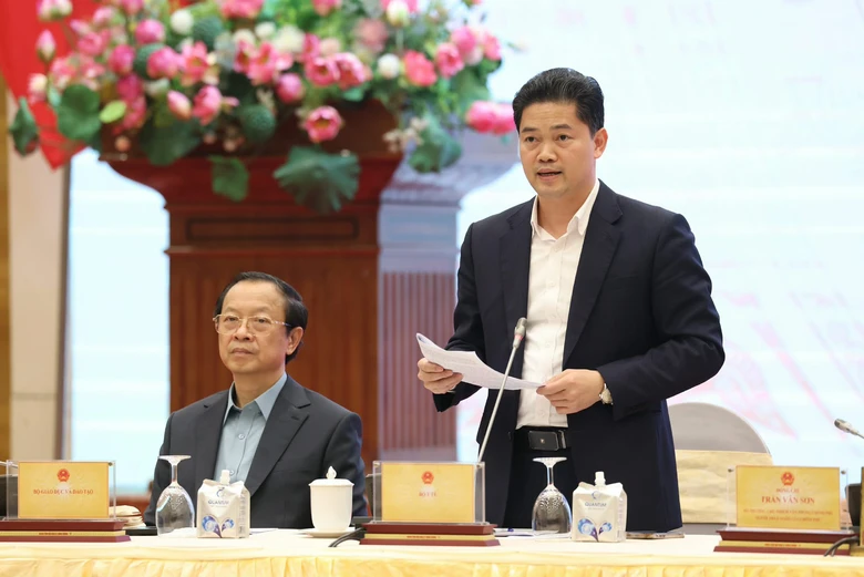 Siết quản lý an toàn thực phẩm, tăng cường bảo đảm trật tự an toàn giao thông dịp Tết- Ảnh 2. Siết quản lý an toàn thực phẩm, tăng cường bảo đảm trật tự an toàn giao thông dịp Tết- Ảnh 2.