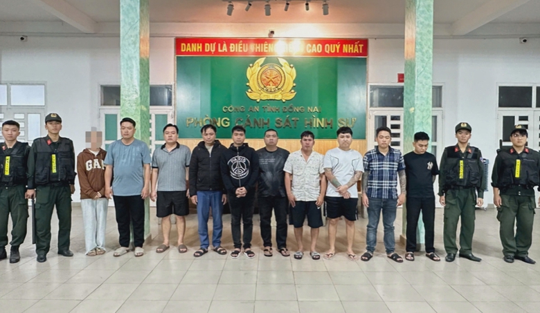 Ph&aacute; đường d&acirc;y cho vay l&atilde;i "cắt cổ" hơn 1.000%/năm, tạm giữ 11 đối tượng- Ảnh 1.