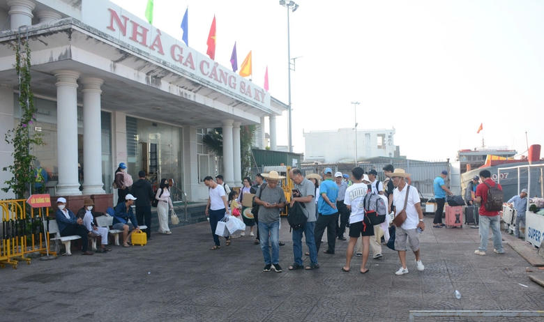 Sẵn s&agrave;ng phương &aacute;n đưa người d&acirc;n về L&yacute; Sơn ăn Tết khi biển động- Ảnh 2.