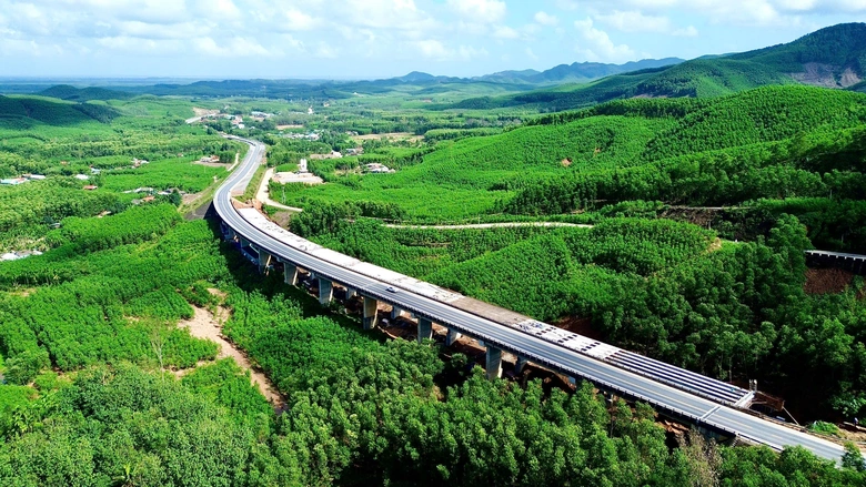 Dự &aacute;n mở rộng cao tốc đoạn La Sơn - H&ograve;a Li&ecirc;n được gia hạn đến th&aacute;ng 3/2026- Ảnh 5.