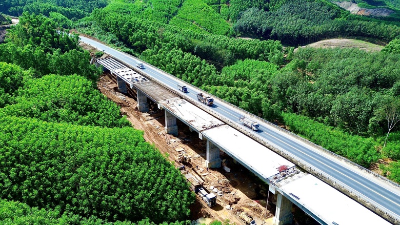 Dự &aacute;n mở rộng cao tốc đoạn La Sơn - H&ograve;a Li&ecirc;n được gia hạn đến th&aacute;ng 3/2026- Ảnh 9.