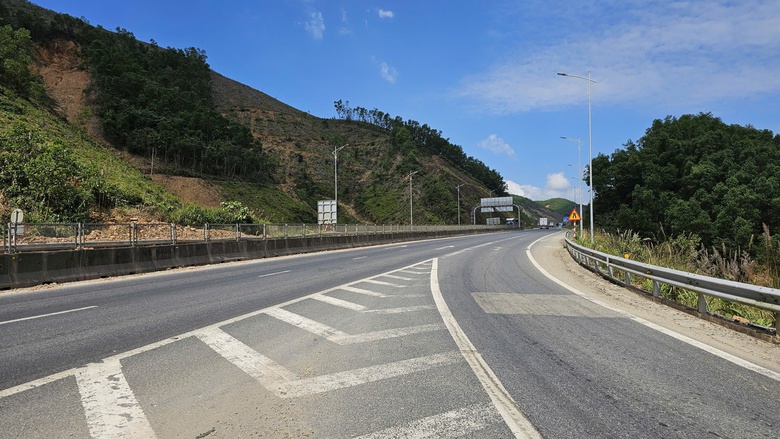 Dự &aacute;n mở rộng cao tốc đoạn La Sơn - H&ograve;a Li&ecirc;n được gia hạn đến th&aacute;ng 3/2026- Ảnh 8.