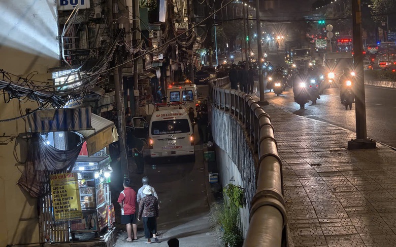 TP.HCM: Ch&aacute;y nh&agrave; trong hẻm l&uacute;c rạng s&aacute;ng, ba mẹ con tử vong thương t&acirc;m