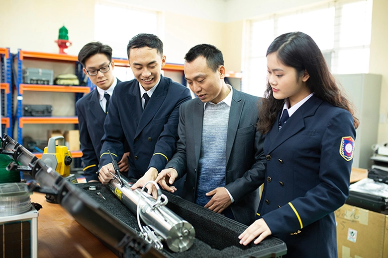 Siết chất lượng, giảm thủ tục trong đ&agrave;o tạo thuyền vi&ecirc;n h&agrave;ng hải- Ảnh 1.