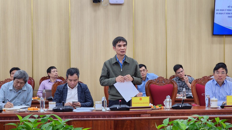 Thứ trưởng Nguyễn Việt H&ugrave;ng: Sẵn s&agrave;ng khai th&aacute;c 90km cao tốc qua miền Trung trước Tết- Ảnh 4.