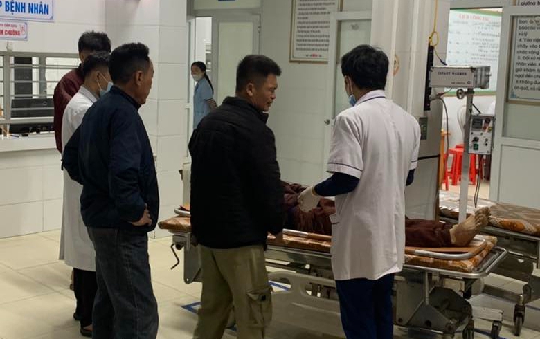 Đi xe m&aacute;y đ&acirc;m v&agrave;o cột mốc tr&ecirc;n quốc lộ 7, một nam sinh tử vong- Ảnh 1.