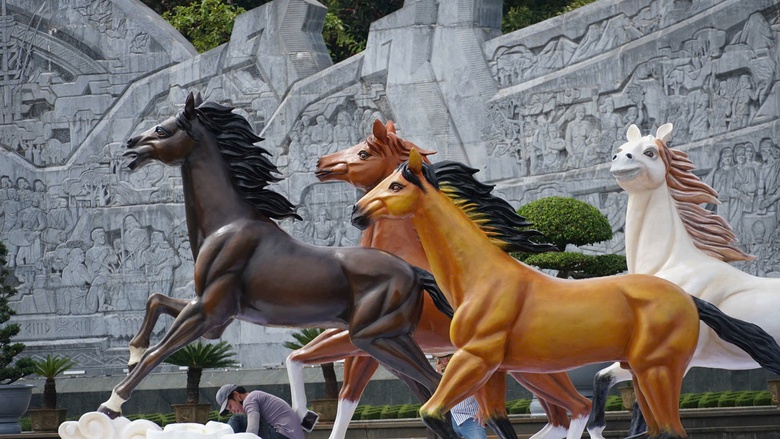 Ngắm linh vật bát mã nay, nhớ về hào khí Tây Sơn tam kiệt năm xưa- Ảnh 3. Ngắm linh vật bát mã nay, nhớ về hào khí Tây Sơn tam kiệt năm xưa- Ảnh 3.