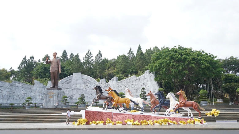 Ngắm linh vật bát mã nay, nhớ về hào khí Tây Sơn tam kiệt năm xưa- Ảnh 5. Ngắm linh vật bát mã nay, nhớ về hào khí Tây Sơn tam kiệt năm xưa- Ảnh 5.