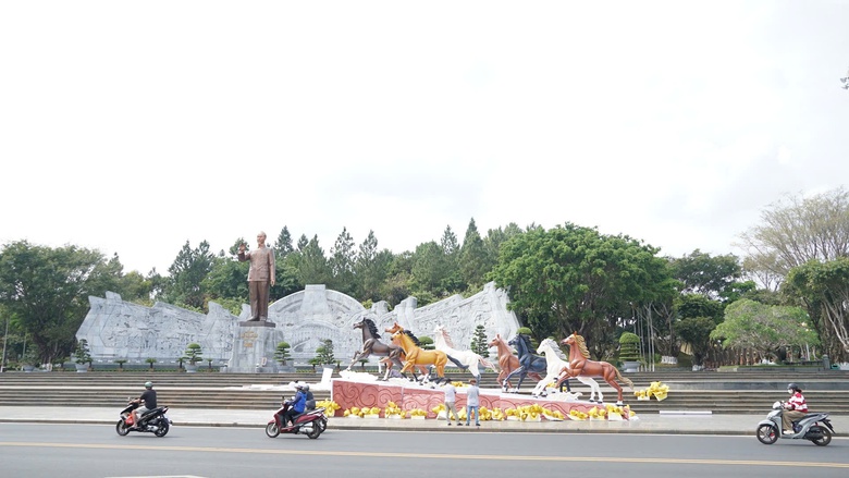 Ngắm linh vật bát mã nay, nhớ về hào khí Tây Sơn tam kiệt năm xưa- Ảnh 9. Ngắm linh vật bát mã nay, nhớ về hào khí Tây Sơn tam kiệt năm xưa- Ảnh 9.