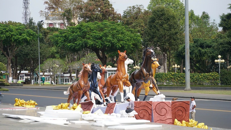 Ngắm linh vật bát mã nay, nhớ về hào khí Tây Sơn tam kiệt năm xưa- Ảnh 10. Ngắm linh vật bát mã nay, nhớ về hào khí Tây Sơn tam kiệt năm xưa- Ảnh 10.