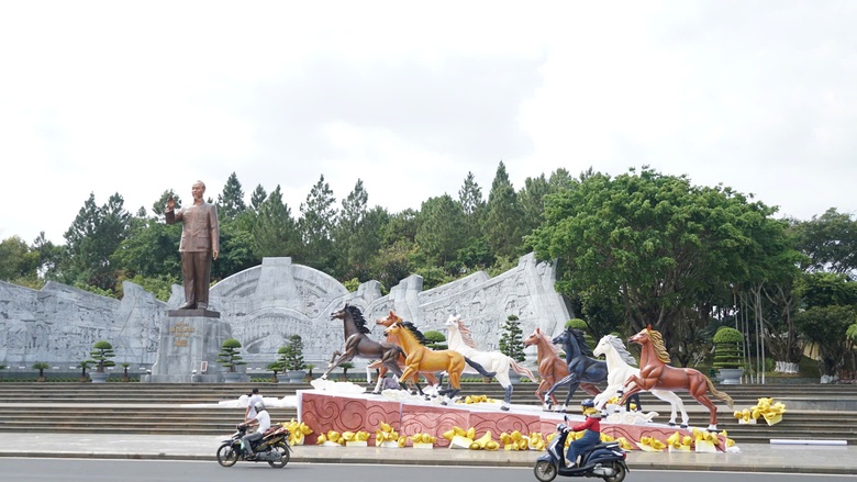 Ngắm linh vật bát mã nay, nhớ về hào khí Tây Sơn tam kiệt năm xưa- Ảnh 11. Ngắm linh vật bát mã nay, nhớ về hào khí Tây Sơn tam kiệt năm xưa- Ảnh 11.