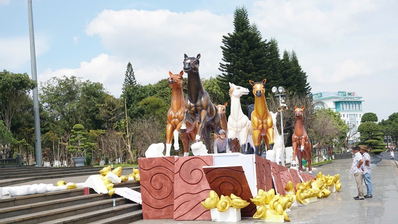 Ngắm linh vật bát mã nay, nhớ về hào khí Tây Sơn tam kiệt năm xưa- Ảnh 12. Ngắm linh vật bát mã nay, nhớ về hào khí Tây Sơn tam kiệt năm xưa- Ảnh 12.