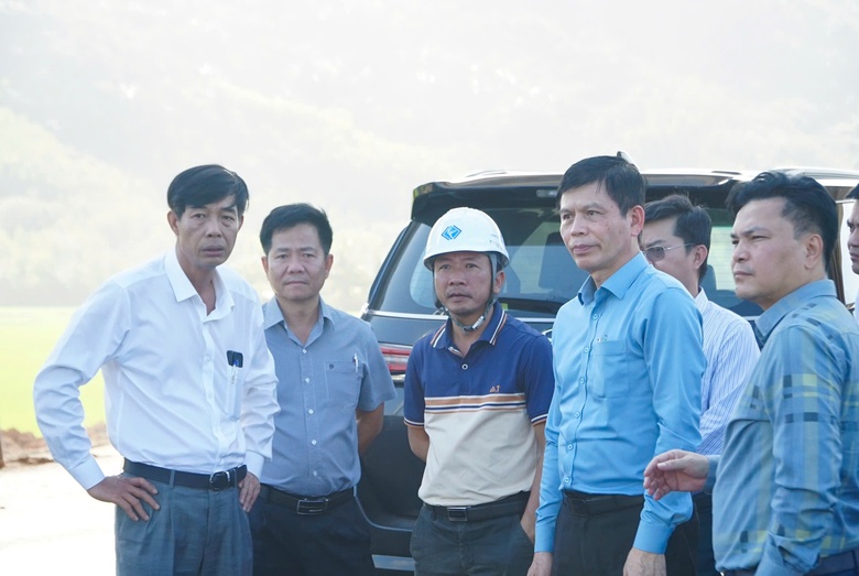 Dồn lực ho&agrave;n thiện, th&ocirc;ng xe 36km cao tốc Ch&iacute; Thạnh - V&acirc;n Phong ng&agrave;y 15/2- Ảnh 1.