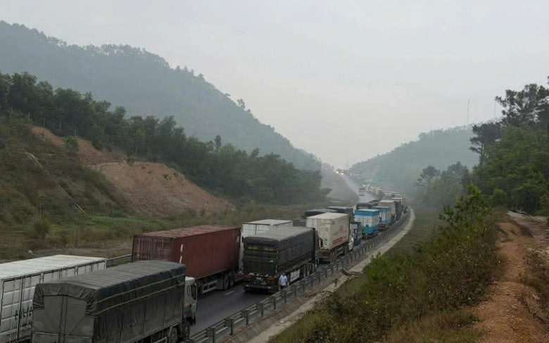 Lượng phương tiện tăng cao dịp Tết, loạt giải pháp cần thiết cho cao tốc qua miền Trung- Ảnh 1. Lượng phương tiện tăng cao dịp Tết, loạt giải pháp cần thiết cho cao tốc qua miền Trung- Ảnh 1.