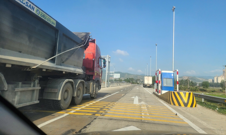 Lượng phương tiện tăng cao dịp Tết, loạt giải pháp cần thiết cho cao tốc qua miền Trung- Ảnh 2. Lượng phương tiện tăng cao dịp Tết, loạt giải pháp cần thiết cho cao tốc qua miền Trung- Ảnh 2.