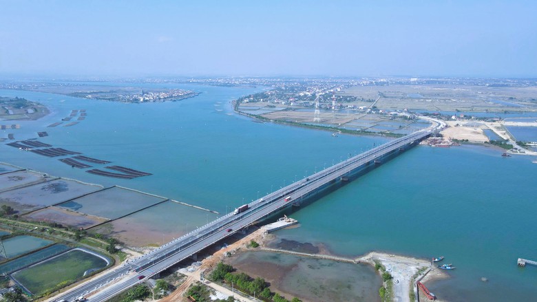 Ho&agrave;n th&agrave;nh mở rộng hai cầu tr&ecirc;n quốc lộ 1 qua Quảng Trị, x&oacute;a điểm nghẽn lưu th&ocirc;ng dịp Tết- Ảnh 1.