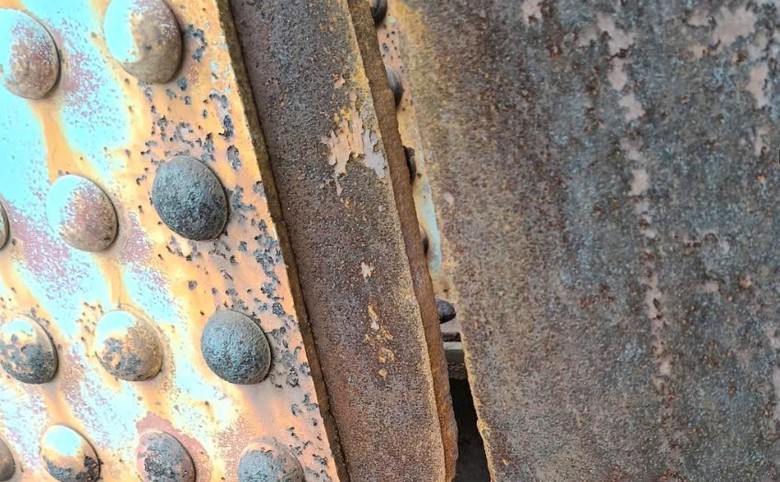 Ph&aacute;t hiện hư hỏng nghi&ecirc;m trọng tại cầu Long Bi&ecirc;n, đường sắt tạm dừng t&agrave;u- Ảnh 1.