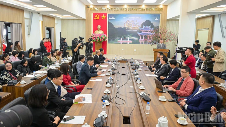 B&aacute;o Nh&acirc;n D&acirc;n ra mắt MV &ldquo;Song From A Secret Garden - Secret Garden in Vietnam&rdquo;- Ảnh 1.