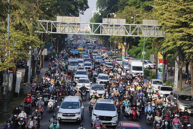 Có nhà ga T3, vì sao giao thông quanh sân bay Tân Sơn Nhất vẫn ùn ứ?- Ảnh 1. Có nhà ga T3, vì sao giao thông quanh sân bay Tân Sơn Nhất vẫn ùn ứ?- Ảnh 1.