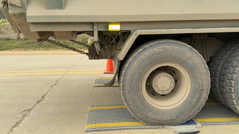 CSGT Phú Thọ xử lý ô tô cơi nới thùng, chở hàng quá tải- Ảnh 9. CSGT Phú Thọ xử lý ô tô cơi nới thùng, chở hàng quá tải- Ảnh 9.