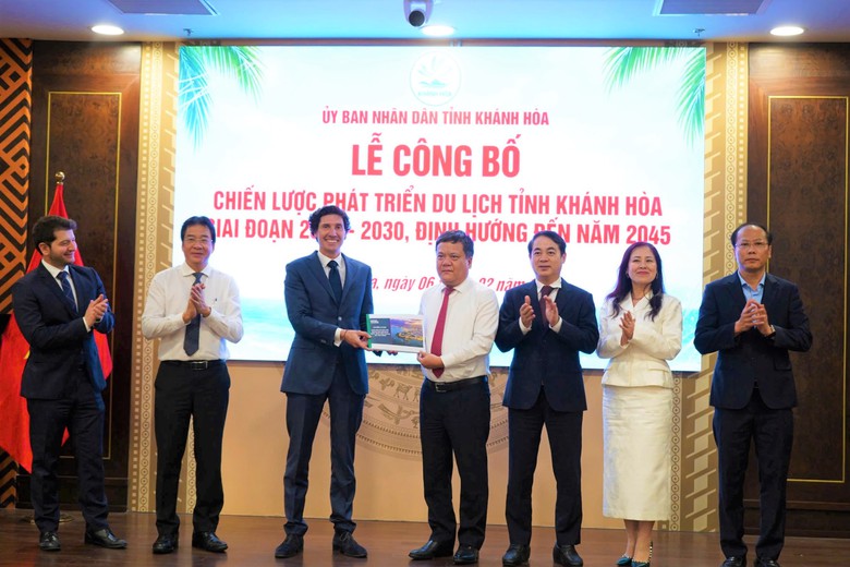 Đ&ograve;n bẩy đưa du lịch biển Kh&aacute;nh H&ograve;a vươn tầm quốc tế- Ảnh 1.