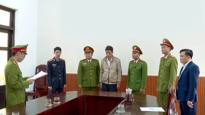 Một cán bộ địa chính ở Huế bị bắt vì tự lập "phiếu lấy ý kiến khu dân cư"- Ảnh 1. Một cán bộ địa chính ở Huế bị bắt vì tự lập "phiếu lấy ý kiến khu dân cư"- Ảnh 1.