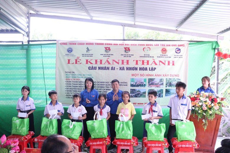 Kh&aacute;nh th&agrave;nh cầu Nh&acirc;n &Aacute;i, tuổi trẻ Bộ X&acirc;y dựng nối nhịp giao th&ocirc;ng v&ugrave;ng bi&ecirc;n T&acirc;y Ninh- Ảnh 4.