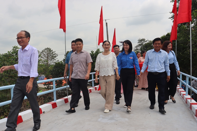 Kh&aacute;nh th&agrave;nh cầu Nh&acirc;n &Aacute;i, tuổi trẻ Bộ X&acirc;y dựng nối nhịp giao th&ocirc;ng v&ugrave;ng bi&ecirc;n T&acirc;y Ninh- Ảnh 3.