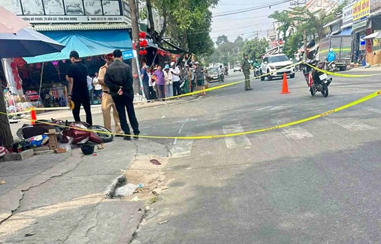 Hiện trường vụ tai nạn khiến 4 người thương vong. Hiện trường vụ tai nạn khiến 4 người thương vong.