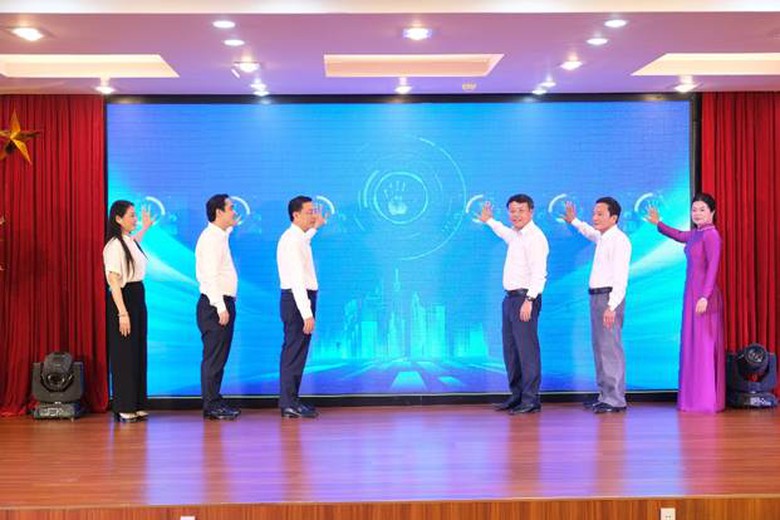 H&agrave; Tĩnh: Nỗ lực đổi mới tư duy trong việc &ldquo;ứng dụng c&ocirc;ng nghệ&rdquo; sang &ldquo;tạo ra gi&aacute; trị&rdquo;- Ảnh 1.