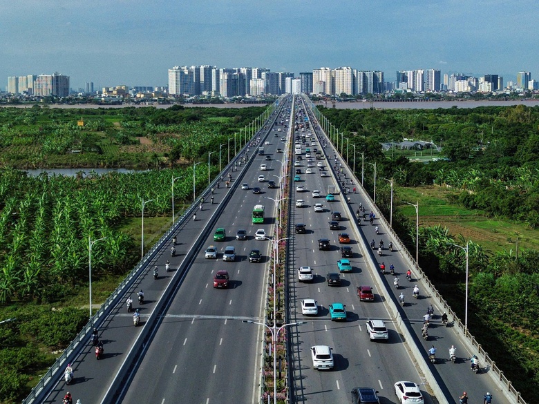 Mưa gây trơn trượt trên cao tốc, tài xế lưu thông như thế nào cho an toàn?- Ảnh 2. Mưa gây trơn trượt trên cao tốc, tài xế lưu thông như thế nào cho an toàn?- Ảnh 2.