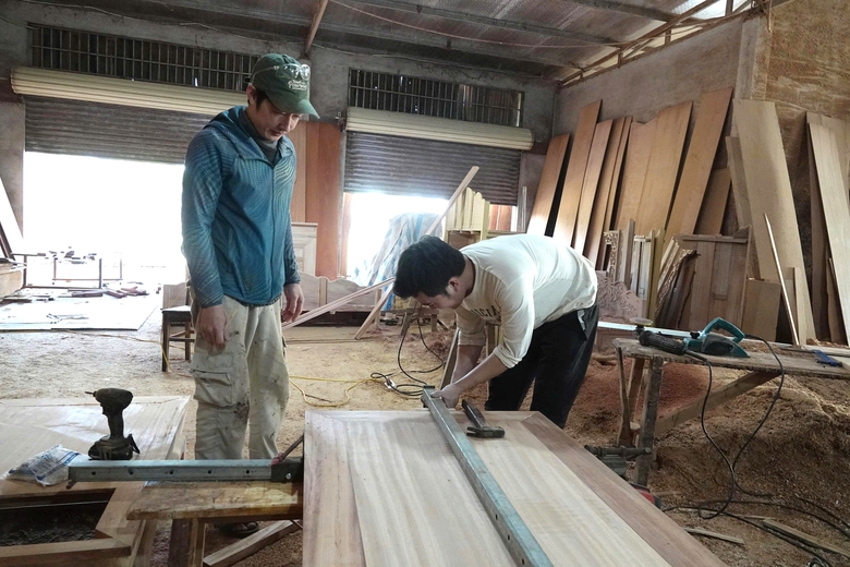 Làng mộc lớn nhất Hà Tĩnh tất bật vào vụ Tết- Ảnh 2. Làng mộc lớn nhất Hà Tĩnh tất bật vào vụ Tết- Ảnh 2.