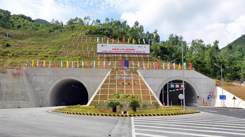 Đề xuất hơn 900 tỷ đồng hoàn thiện hầm Cù Mông, mở rộng lên 4 làn cao tốc- Ảnh 1. Đề xuất hơn 900 tỷ đồng hoàn thiện hầm Cù Mông, mở rộng lên 4 làn cao tốc- Ảnh 1.