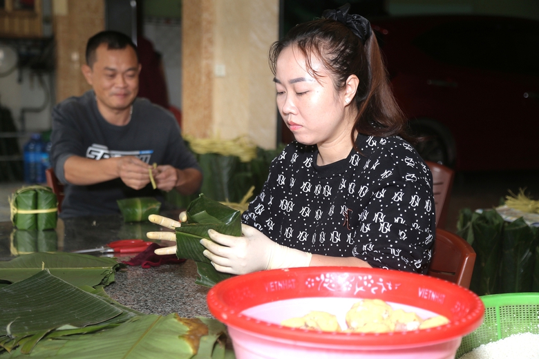 L&agrave;ng b&aacute;nh chưng gần trăm tuổi xứ Nghệ rộn r&agrave;ng v&agrave;o vụ Tết- Ảnh 5.