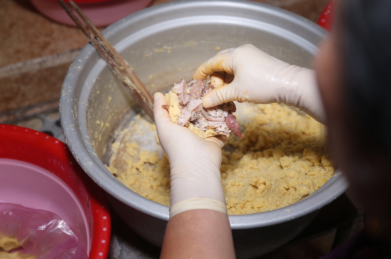 L&agrave;ng b&aacute;nh chưng gần trăm tuổi xứ Nghệ rộn r&agrave;ng v&agrave;o vụ Tết- Ảnh 4.