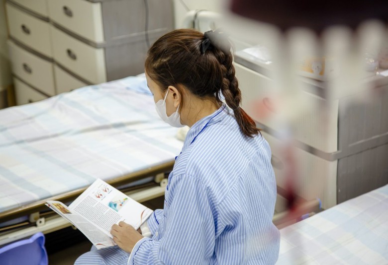 Ngóng chờ những giọt hồng ngày cận Tết- Ảnh 1. Ngóng chờ những giọt hồng ngày cận Tết- Ảnh 1.