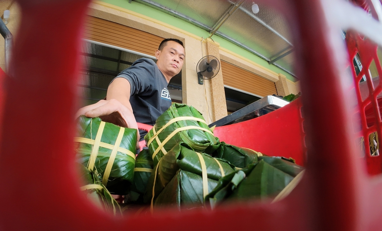 L&agrave;ng b&aacute;nh chưng gần trăm tuổi xứ Nghệ rộn r&agrave;ng v&agrave;o vụ Tết- Ảnh 11.