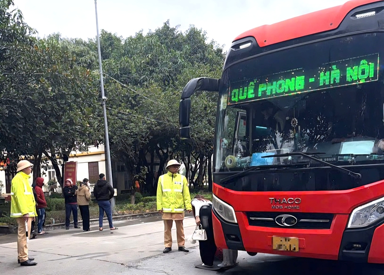 Xử l&yacute; xe kh&aacute;ch chở qu&aacute; số người quy định ở Ninh B&igrave;nh- Ảnh 1.