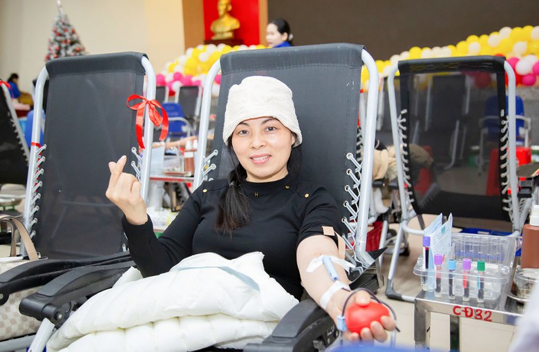 Ngóng chờ những giọt hồng ngày cận Tết- Ảnh 2. Ngóng chờ những giọt hồng ngày cận Tết- Ảnh 2.