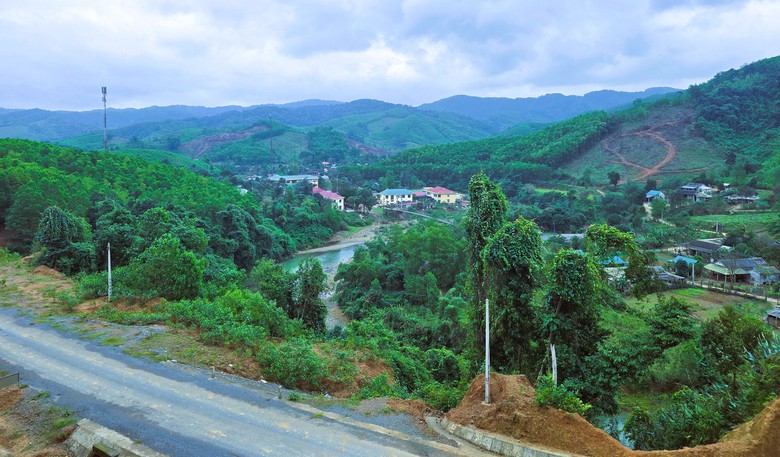 Cận cảnh tuyến nối hai nhánh đường Hồ Chí Minh vừa được lùi hạn hoàn thành sang 2026- Ảnh 4. Cận cảnh tuyến nối hai nhánh đường Hồ Chí Minh vừa được lùi hạn hoàn thành sang 2026- Ảnh 4.